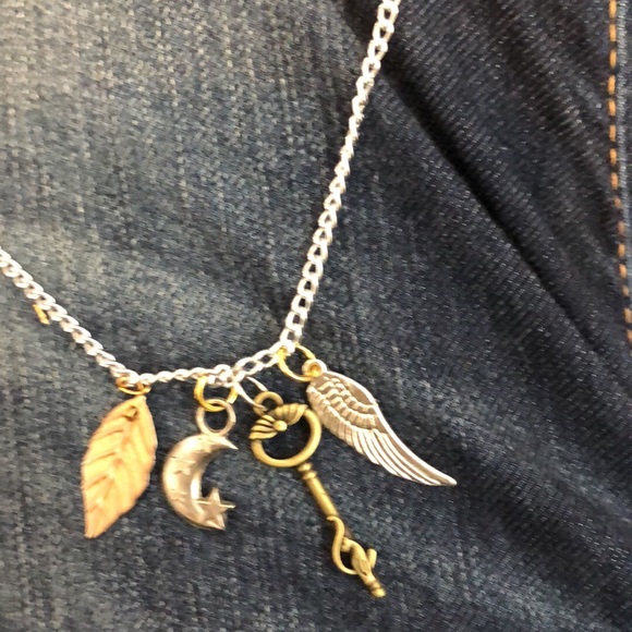 Handmade and many vintage stuff too. - Picture 5 of 8